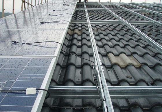 良い価格 投げられた屋根の太陽電池パネルの屋根の土台システムよいApperance オンライン